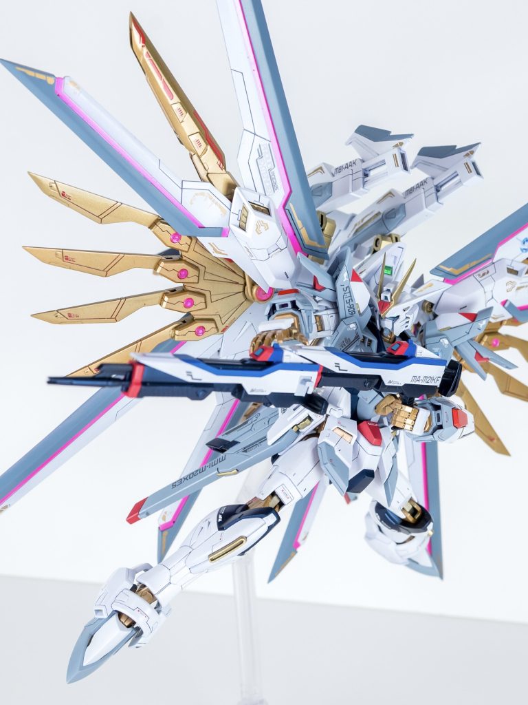 ライフルはRGストフリから流用。側面を可能な限り削り込んで薄くしています。