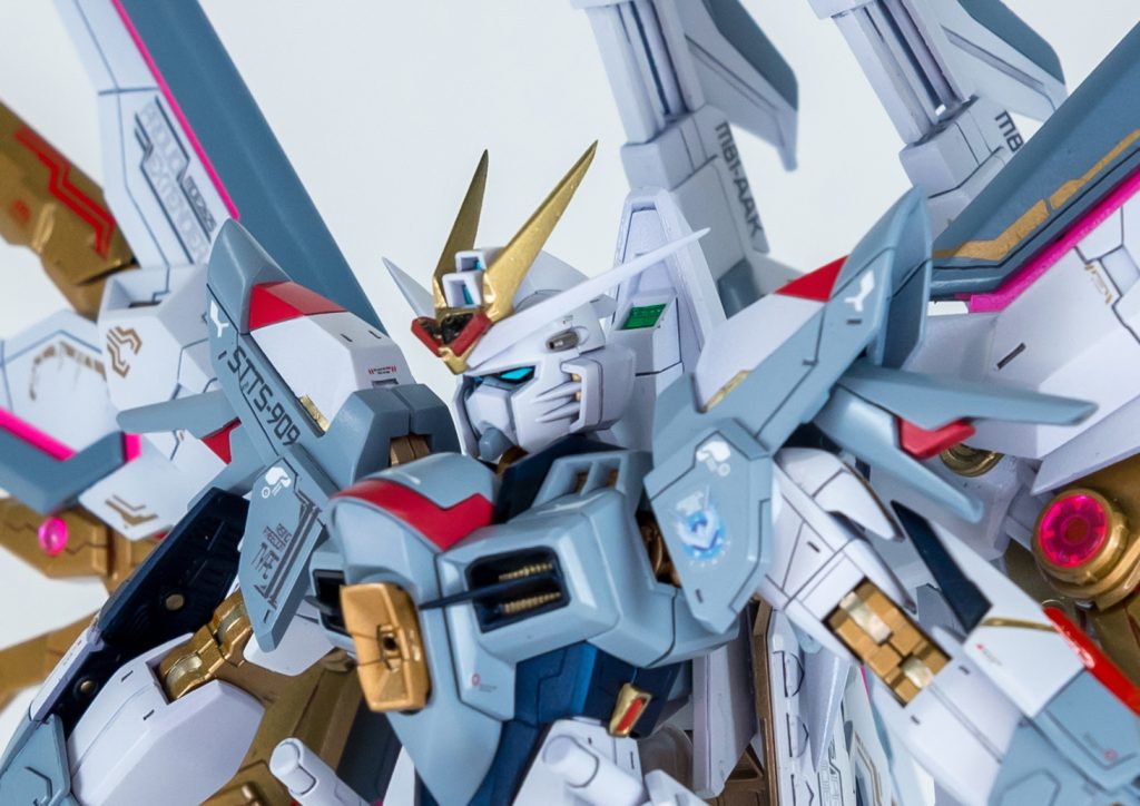 ディスラプターの細部は筆で塗り分けました。