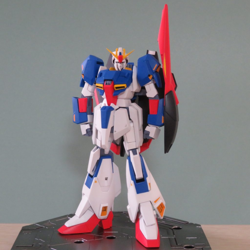 ブルーの色や、関節のグレーも出来るだけアニメの設定画に近くなるように調合しました。😃特に関節は少し紫がかった昔のガンプラのポリキャップの色を忠実に再現してあります。😊