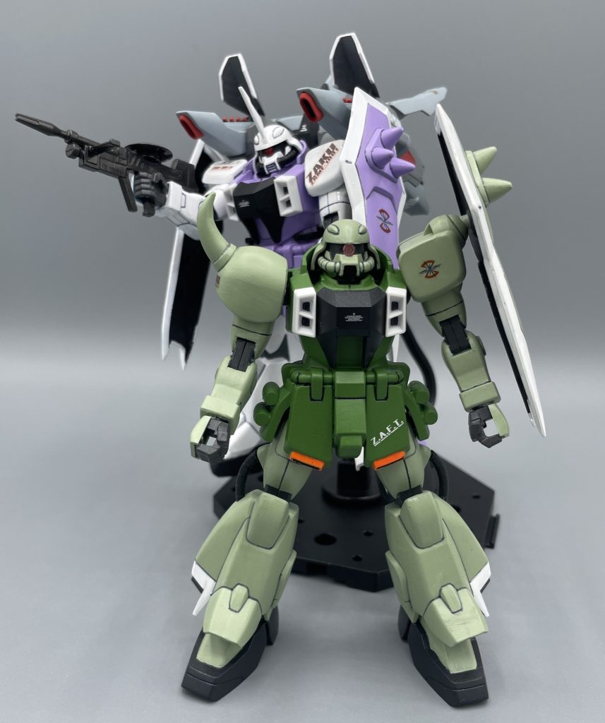 同じくコレクションシリーズのザクウォーリアと一緒に。 本当に、このコレクションシリーズというのは、塗装によって大化けする素立ち全振りキットであると思います。このレイザクは、半ばヤケクソ気味に塗装しておりますが、ザクウォーリアの方は比較的丁寧に作っています。 私は「コレクションシリーズ」というジャンルが大好きです。それこそ、コレクションシリーズをコレクションしていますので、これから紹介していけたらと思います。 最後までご覧頂き、ありがとうございました!!(*^^*)