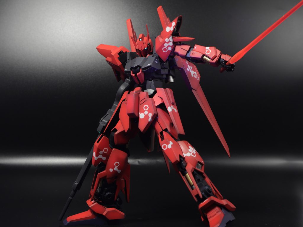 ビームサーベルは別キットから拝借しているのですが…何故キット付属のサーベルが黄色なのか理由がわかりました。赤1色…。