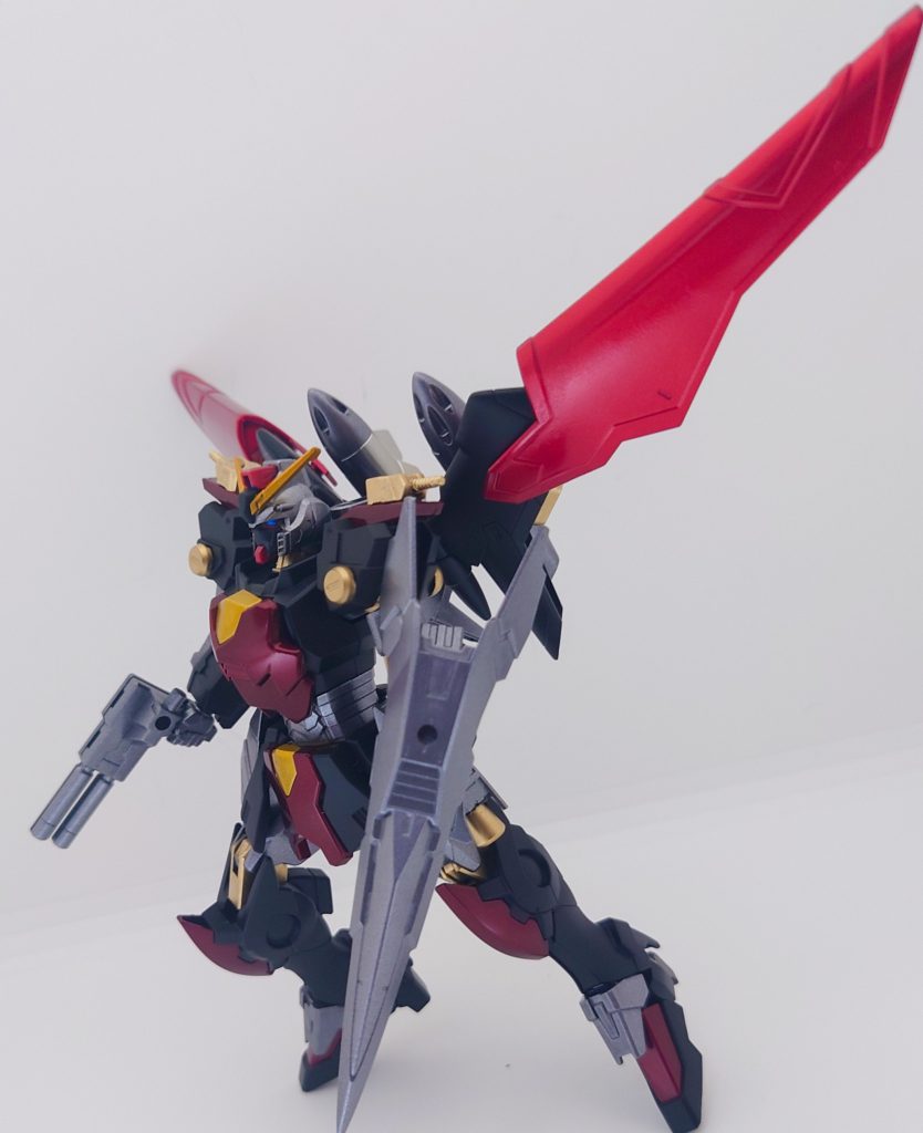 武器は、ハンドガンとシールド、それとバックパックに搭載されたミサイルポッドです。