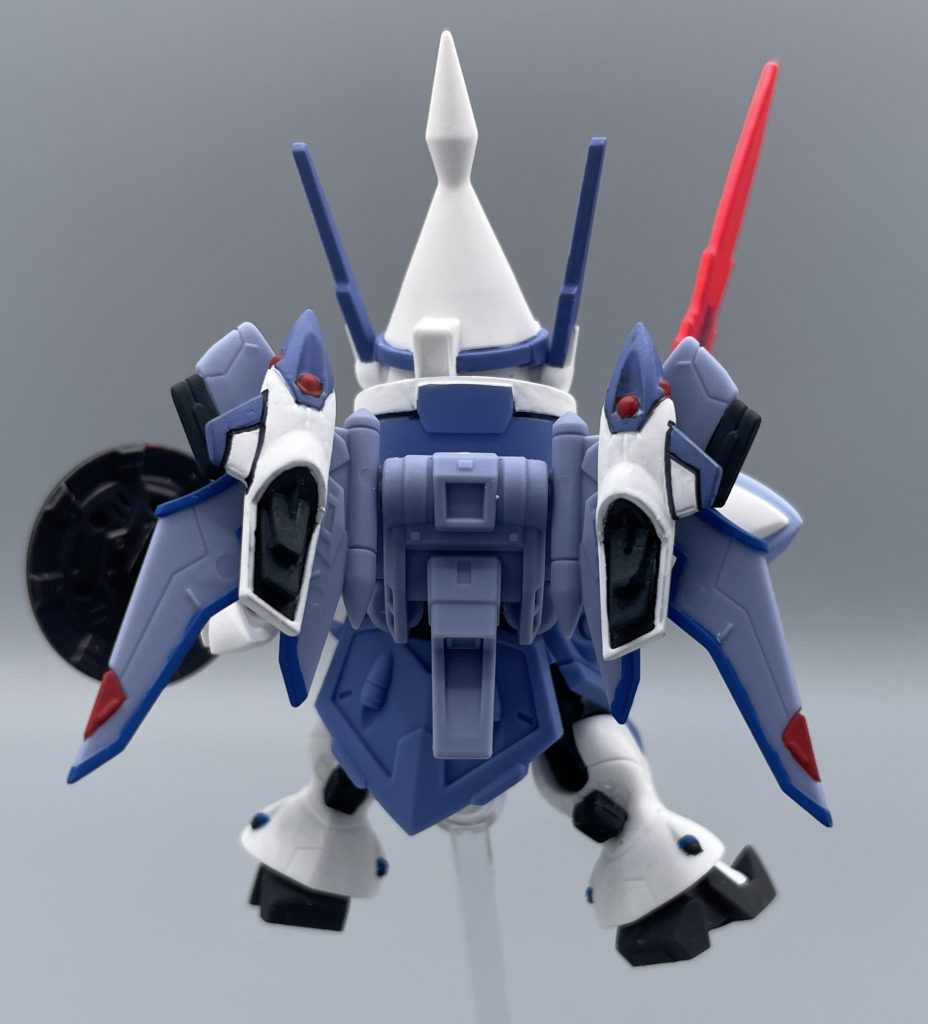 ウィザードシステム・ボレロ ガンダムSEED DESTINYのザク・ウォーリアに採用されていたウィザード・システムを、改良進化させた装備です。その名もボレロ。何そのお洒落ネーミング(笑) ボレロには、「大気圏内用のボレロA」と「宇宙用のボレロS」の2種類があります。ウィザードシステムですから、ゲルググ・ギャンは、共にどちらのタイプのボレロも装備が可能です。 このギャンが装備しているのは、「ボレロS」で、宇宙用推進剤タンクと強化された冷却機構を有しているそうです。ボレロの翼にくっついているコバンザメは、「M71ペレグリヌス6連装近距離誘導弾発射筒」と呼ばれるミサイルランチャー装備です。このコバンザメは、ボレロSにもAにもくっ付くことが出来ます。