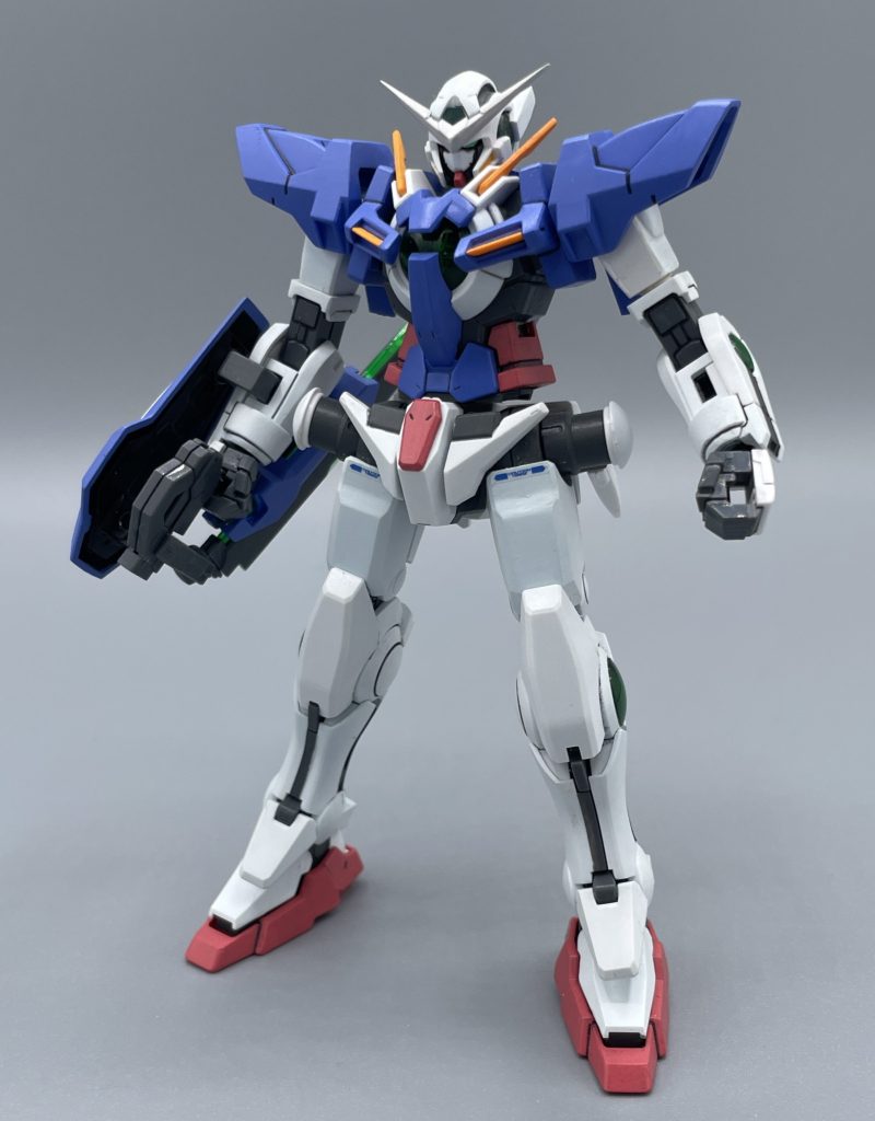 GN-001REⅡ　GUNDAM EXIA REPAIRⅡ　機動戦士ガンダムOO二期のラストを飾る機体であるリペアⅡを、筆塗り全塗装で仕上げました。（※GNソード改のクリアグリーンはキレイなので、キットそのままです）　一期のエクシアとの違いは、機体内の粒子経路が見直され、特徴的だったケーブルが廃止されました。また、機体各所には新たなスラスターが増設されています。　キット的な話をすると、ケーブルがなくなった為に、新たな合わせ目が発生するという、プラマイなんちゃらな事態が起こっています。https://gumpla.jp/hg/2200559 