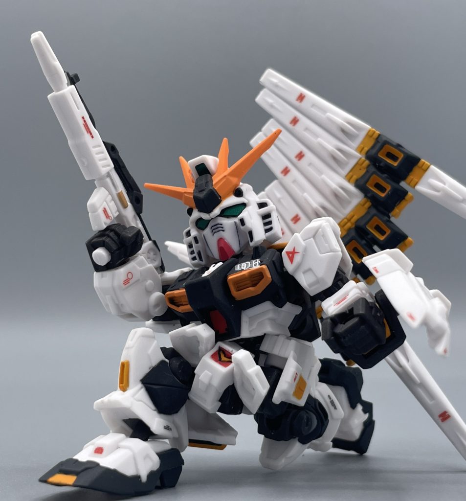 この可動範囲! SDキットで膝立ちできるものって、そうそう無いですよね。可動範囲の広さもあり、ポージングが捗ります。