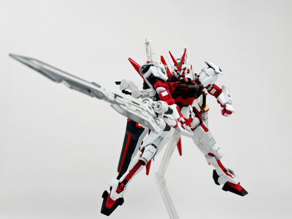 何故かコックピットの中にあった映像媒体によると、元々は医療目的だったものが軍事転用されたものらしい。もしかしたらこのGANDは、使い方次第で戦争のためではなく本来の用途に使用できるかもしれねぇ…!ジャンク屋として、開発者の願いに応えてやらねぇとな!だがしばらくはうちで預かって十分に調べてからでも遅くはねぇ… こいつを狙って軍事転用する組織が出てきてもおかしくはないからな。