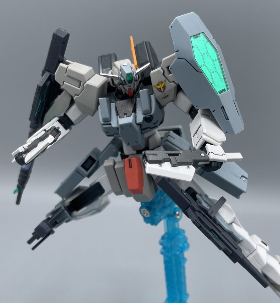 GNビームピストルⅡ　本来のケルディムガンダムに装備されていた近接格闘兵装です。ピストルとしての攻撃と共に、ビームコーティングの施された銃身で敵機の斬撃を受け止めることが出来ます。初代ロックオン・ストラトスの「スナイパーにサーベルは不要」というポリシーのもとに設計されており、銃身を伸ばすことでアックスモードに変形させて格闘戦をこなすことが可能です。