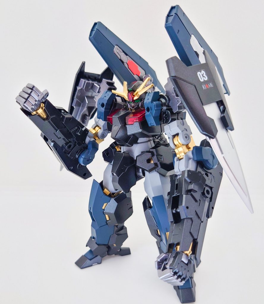 基本戦闘スタイルは両腕のゴッツイ腕による近接戦闘スタイルです!殴り○しに来ます!