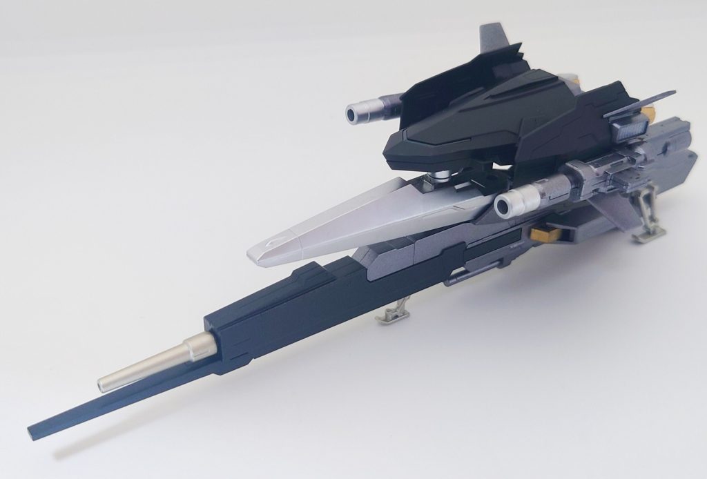 いろんな武器を内蔵しております。