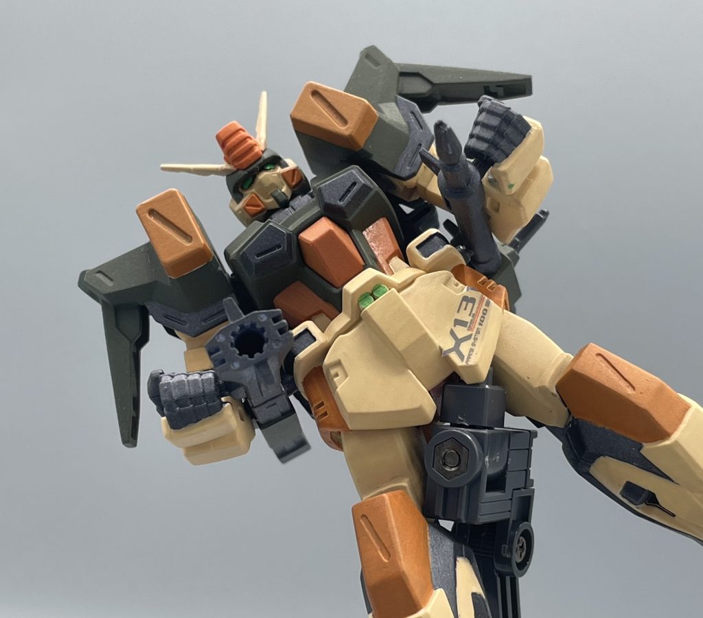 350mmガンランチャー バスターガンダムの右腰に装備された電磁砲(レールガン)です。散弾を装填して、広範囲に対する弾幕を形成するのに使用されます。徹甲弾や粘着榴弾といった特殊な弾頭も装填することが可能だそうです。94mm高エネルギー収束火線ライフル バスターガンダムの左腰に装備された大型ビームライフルです。同時代の戦艦の主砲”以上” の威力を誇りました。  これら2門の大砲は、前後に連結させることが出来て・・・