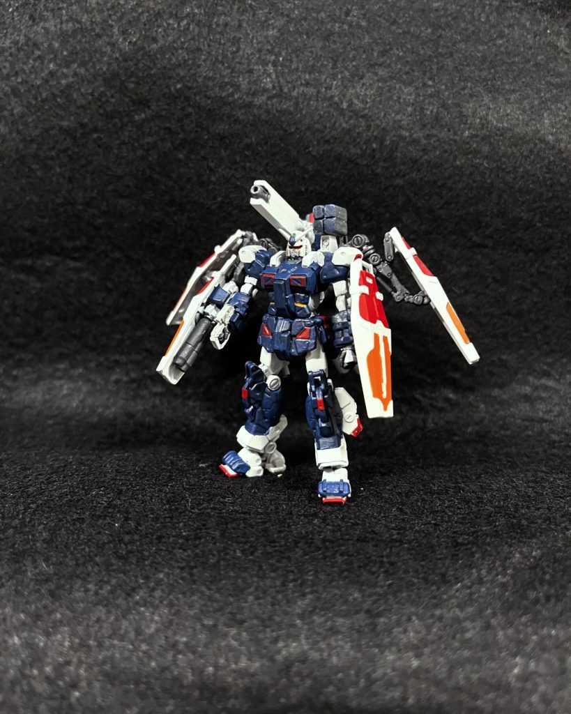 右腕は少し曲げましたがまっすぐでも良かったかも…左肩のミサイルポットは6連なのを間違えて4連にて作成してしまいました😭反省点です🤔