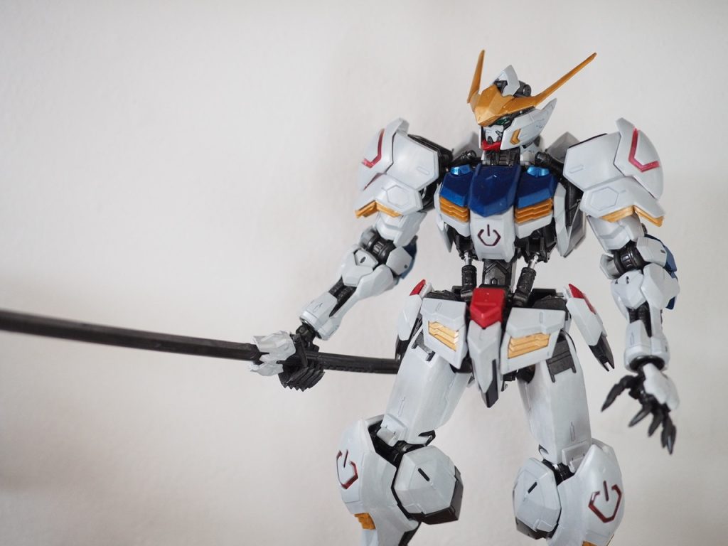 ホワイトをバックに。