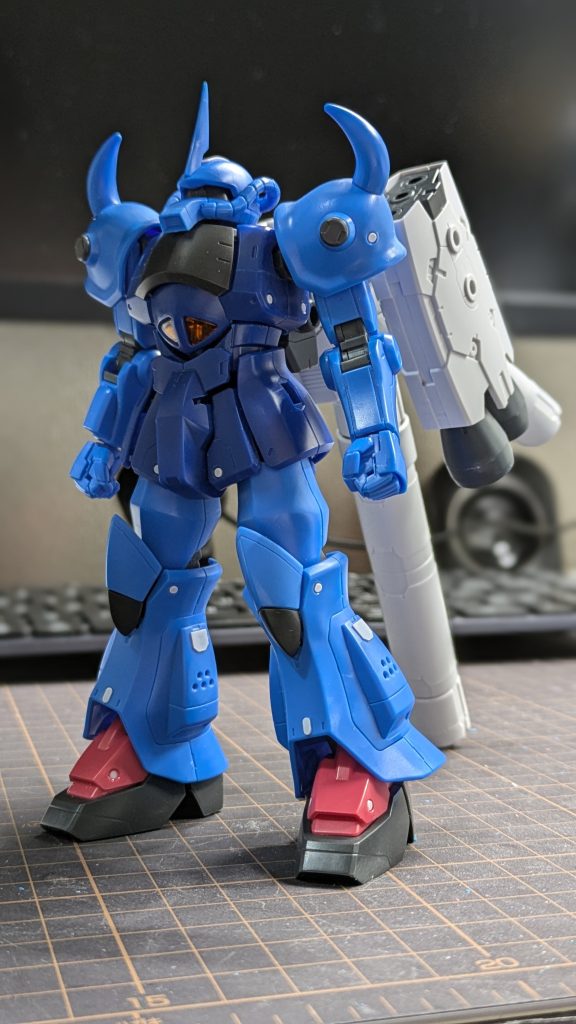 塗装前状態。足パーツはガナーザクウォーリアのものを使用しています。