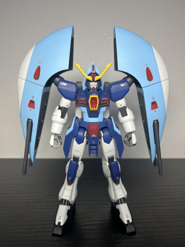 ウエストと太腿を4mm延長。可動を拡げるため股関節削り込み。モールドの彫り直し、角部合わせ目消し。