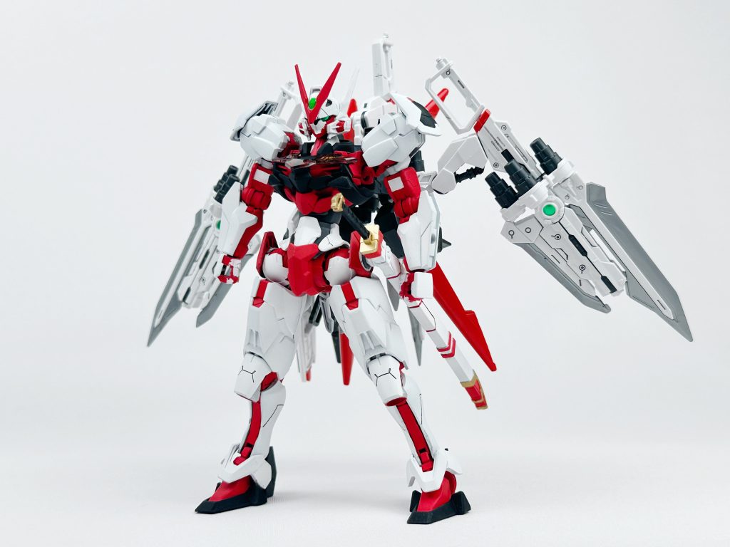 まずは前面。こいつはオレが宇宙で作業をしてたときに偶然宇宙に漂ってたのを回収したんだ。多少の傷はあったがフレームは全く問題無かったのは驚きだった。だからすぐさまジャンク屋に運んだんだ。