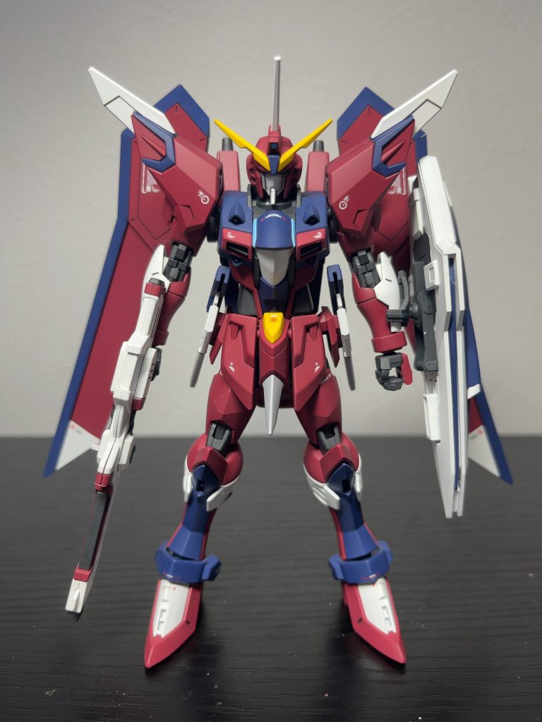 思ったよりも暗めの装甲色に仕上がりました。ジャスティス系の調色は難しい、、