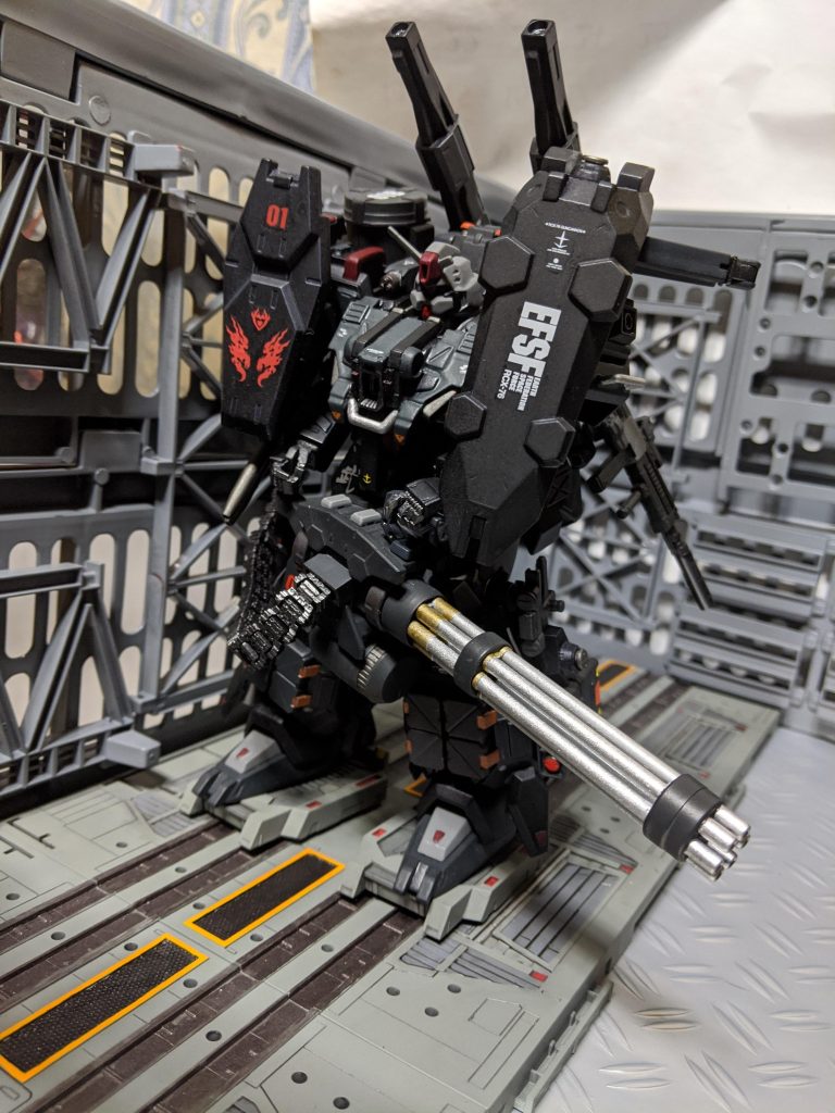 どれほど気を失っていたのか…リックが目を覚ますとまだコックピットの中にいた。モニターなどはすべて死んでいるようで機体の状況などはわからないが、命が助かっただけも儲けものだと自分の幸運に感謝した。思えば、これが彼に運が味方した最後の瞬間だったのかもしれない。ゆがんだハッチを爆薬で吹き飛ばし、外に出た彼は見た。コックピットを撃ち抜かれたグスタフカールの姿を…そして彼の目は絶対見たくないものを情報として脳に伝える。グスタフにマーキングされた識別番号は先日彼が告白した彼女の乗機を表すものだった。