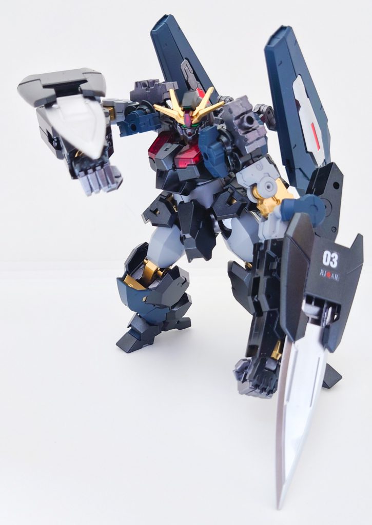 両肩の近接武器を腕に付けた状態!