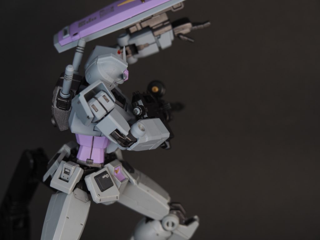 腰がめちゃくちゃ動くので背面撃ちも躍動感たっぷり