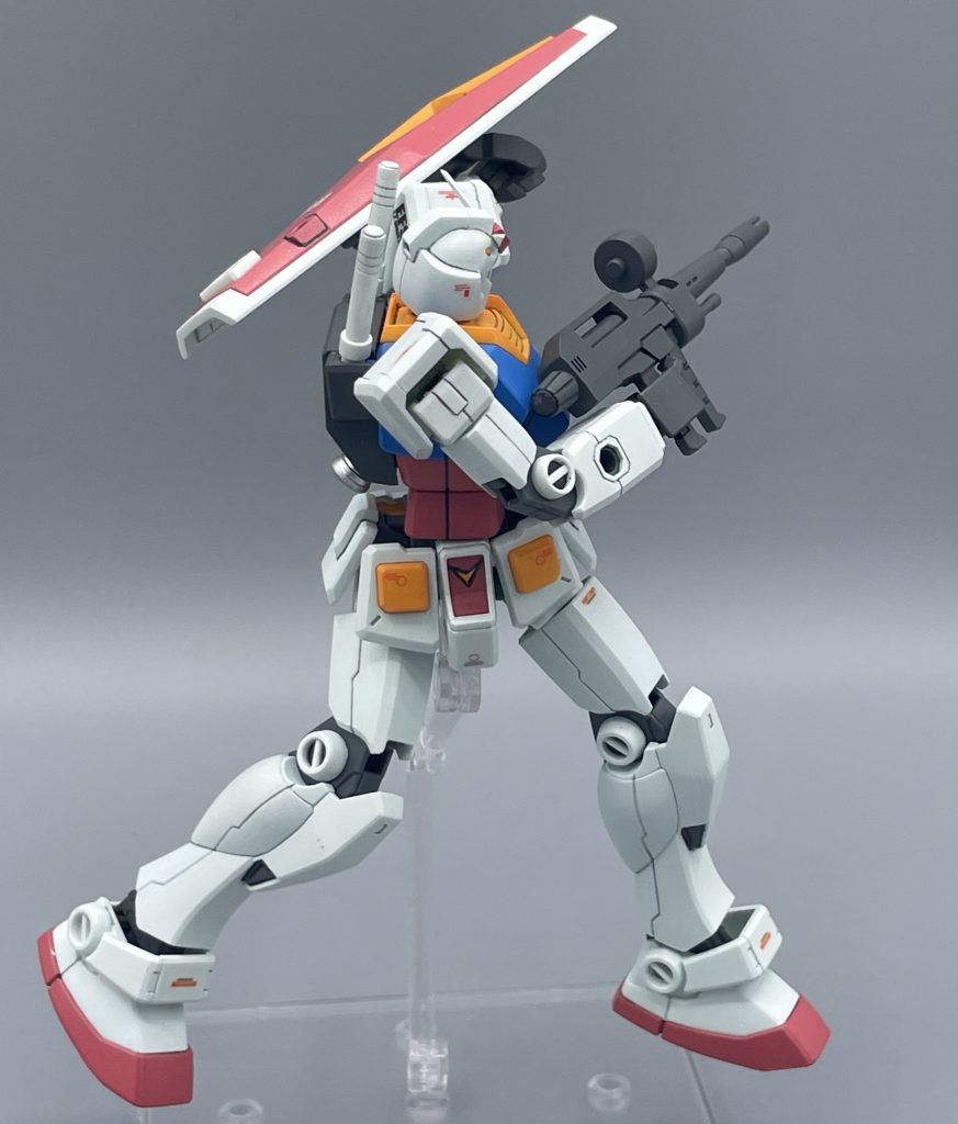 そこっ!! ガンダムの可動範囲を試すバロメーターとして有名な”振り返り撃ち”も難なく決まります。