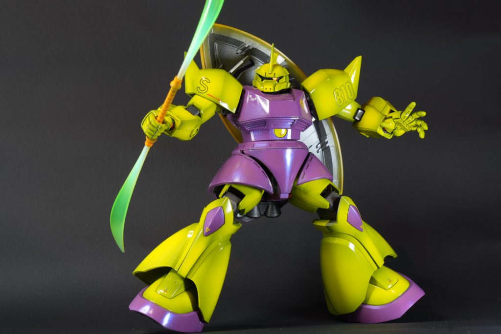 やはり昔のキットという事もあって可動域は近年のキットには劣りますがカッコいいですね。