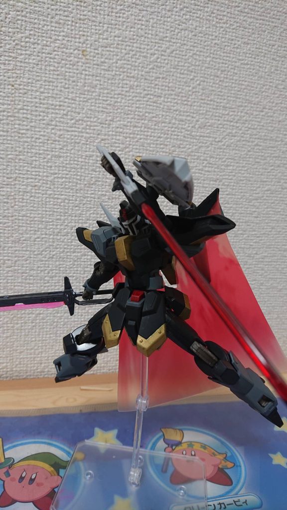 「ガンプラバカの底辺」は大剣を二本持ちでの攻撃を得意とする。高エネルギービームライフルなどはあまり使用しない接近戦を好む。さて、次回はついに投稿!「ガンダムアストレアtypeF」です!お楽しみに―。