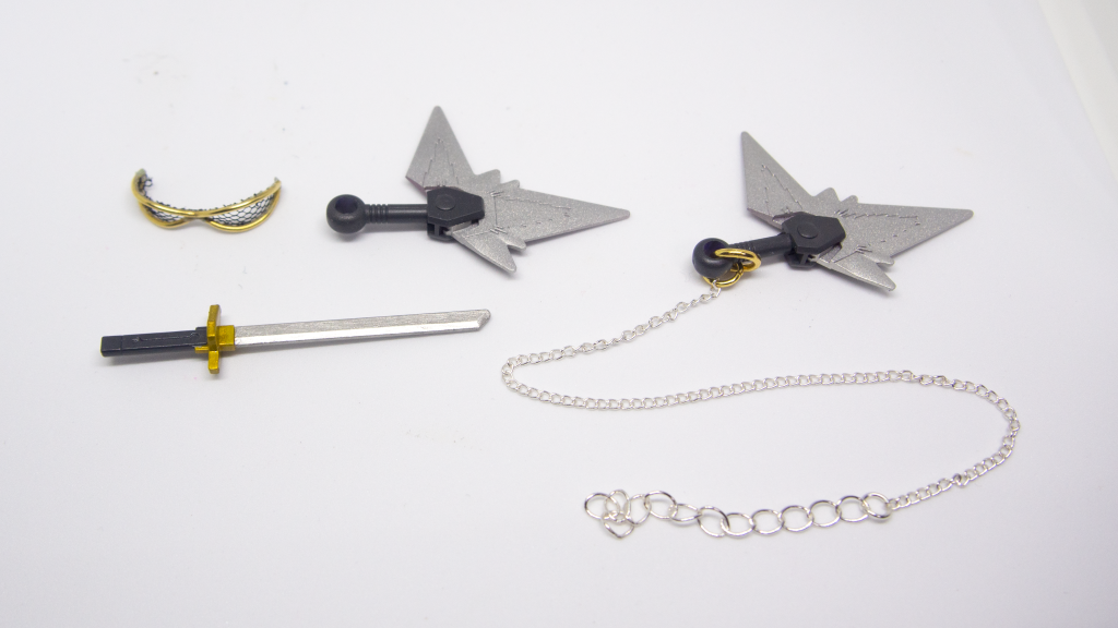 武器はカマイタチなので「鎖鎌」「刀」「VSBR」また胸のキャストオフ時にセンシティブになりすぎないためのブラも制作。