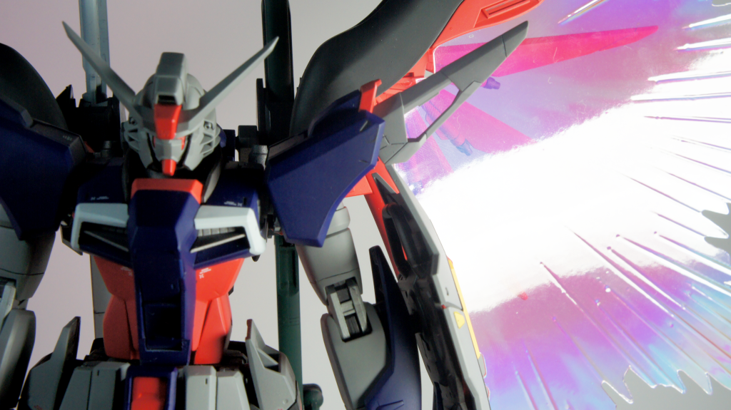 最後に今回はSPECⅡということで全体的な色のトーンを落としました。また、自分の中で映画でのデスティニーの赤色が朱色に近い色になっているかなと感じたためそれも表現しています。