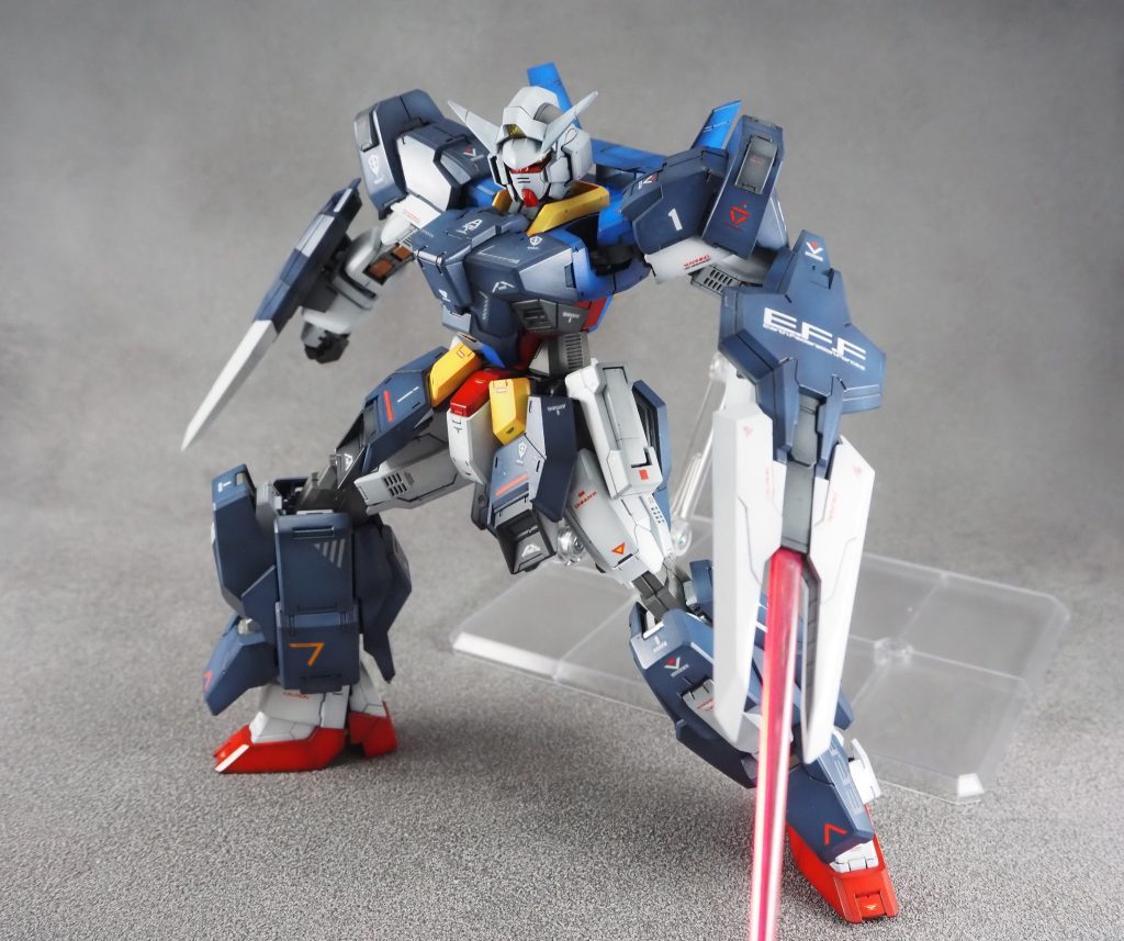 足首はもともとよく動く上、グランサ形態になっても干渉する場所はないため、しっかりと踏ん張りを聞かせる事も可能です。