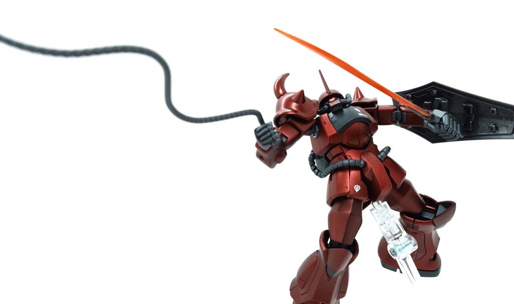 腕の後はめ加工と全身の表面処理の後に全塗装仕上げです。関節等をつや消し、メイン外装を半光沢で仕上げました。余裕をもって製作を始めましたが、9/2(グフ)の日ギリギリの完成となりました。間に合ってよかった~(zaku-kao4)