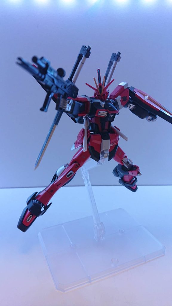 インパルスガンダムの共通武装である高エネルギービームライフルはルプスビームライフルと同等の威力を誇る。