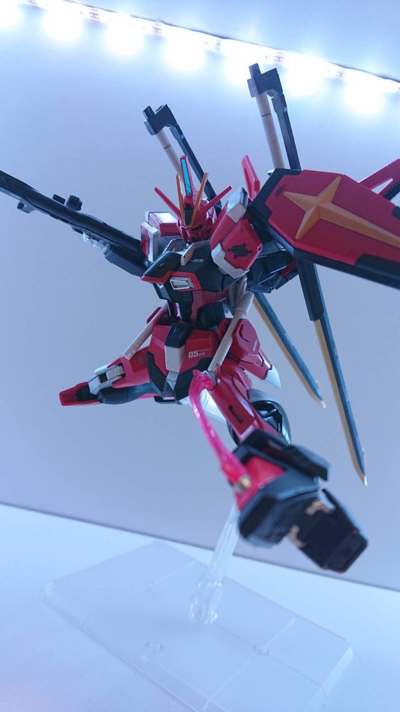 インフィニットジャスティスガンダムから引き継いだ武装であるMR-Q15A グリフォン ビームブレイドも問題なく運用が可能。