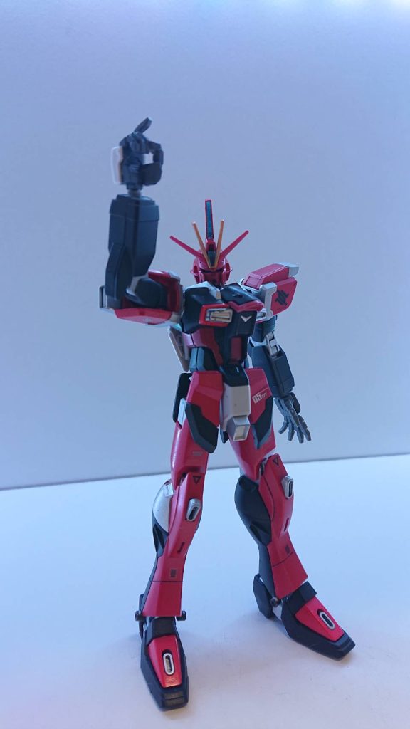 ソードシルエットと一部装甲をパージするキャストオフをすることで大幅に軽量化させることができる。この時、武装は脚のグリフォンビームブレイドのみになる。