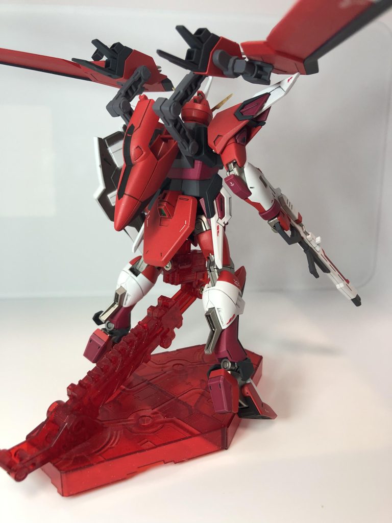 ウイングを水平に出来るように改造しています。