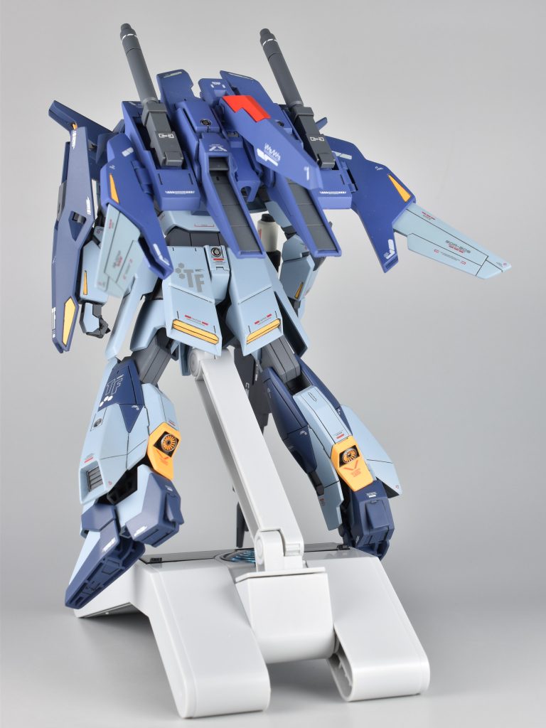 実は余剰パーツやジャンク寄せ集めのためライトニングバックウェポンシステム機首部のシールドパーツ欠品