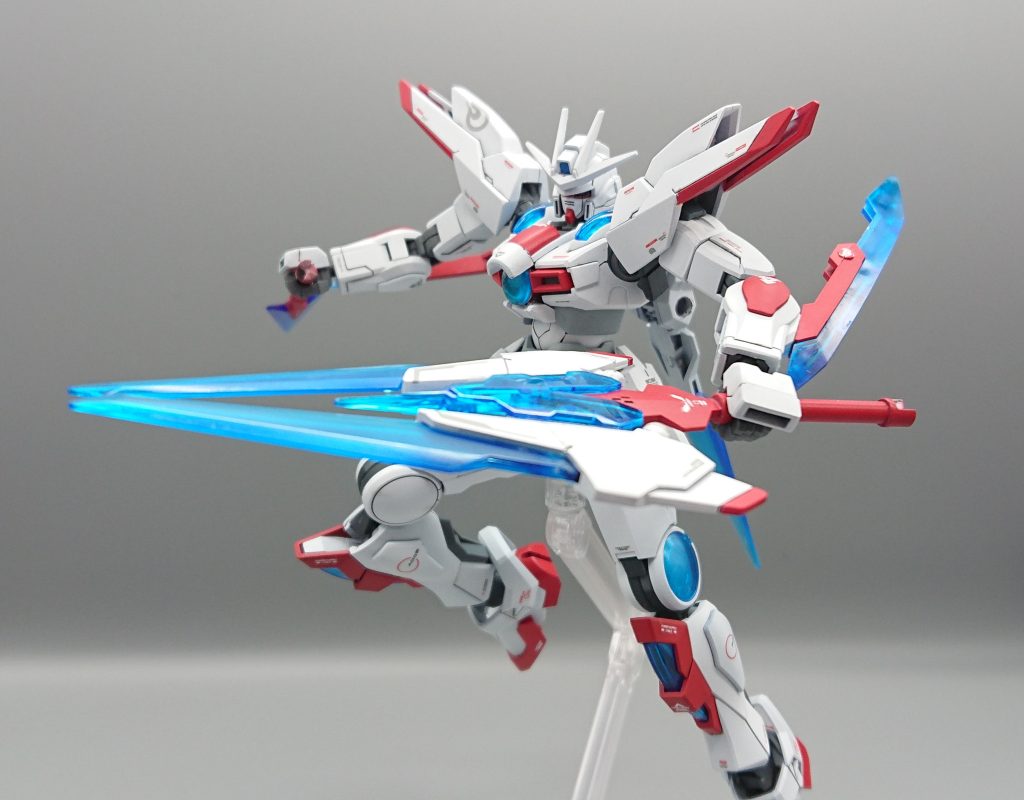 武装紹介ーGNパルチザン改GNスピアとバックパックの2つのデバイス(ビットじゃないらしい)を合体させることでGNパルチザン改にすることができる。もちろん二刀流にすることもできる。これは両面テープで貼り付けているだけです(笑)