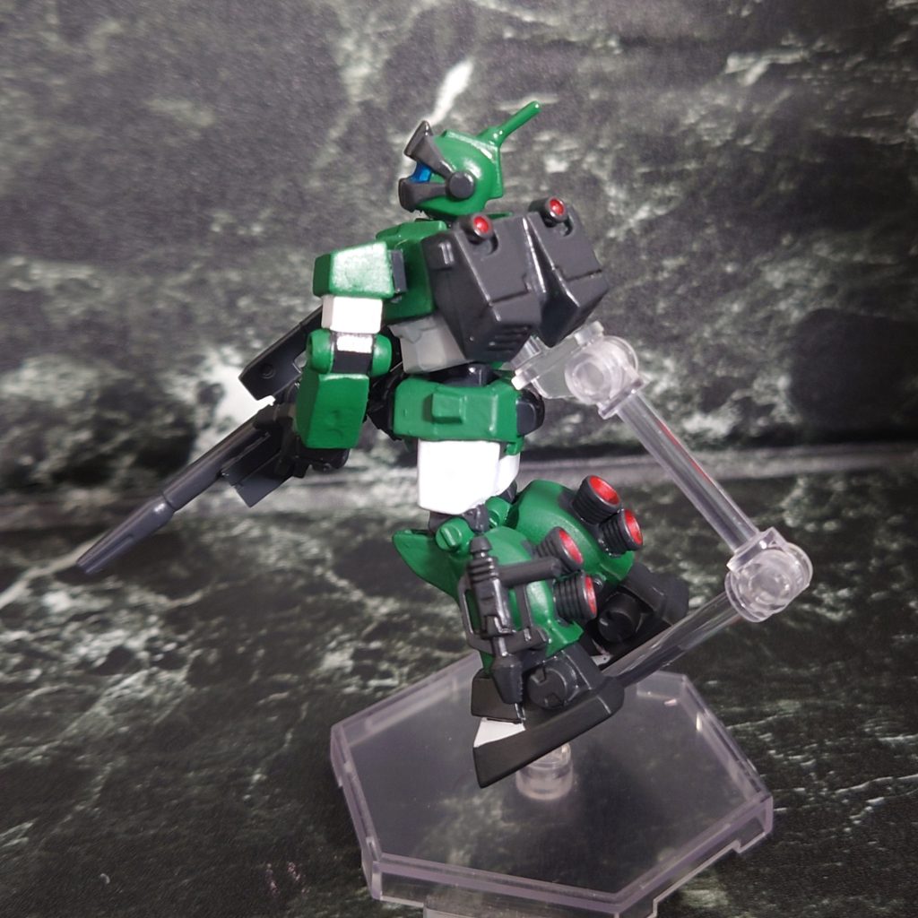 脚部のスラスターはキャバルリーの2連スタスターから移植