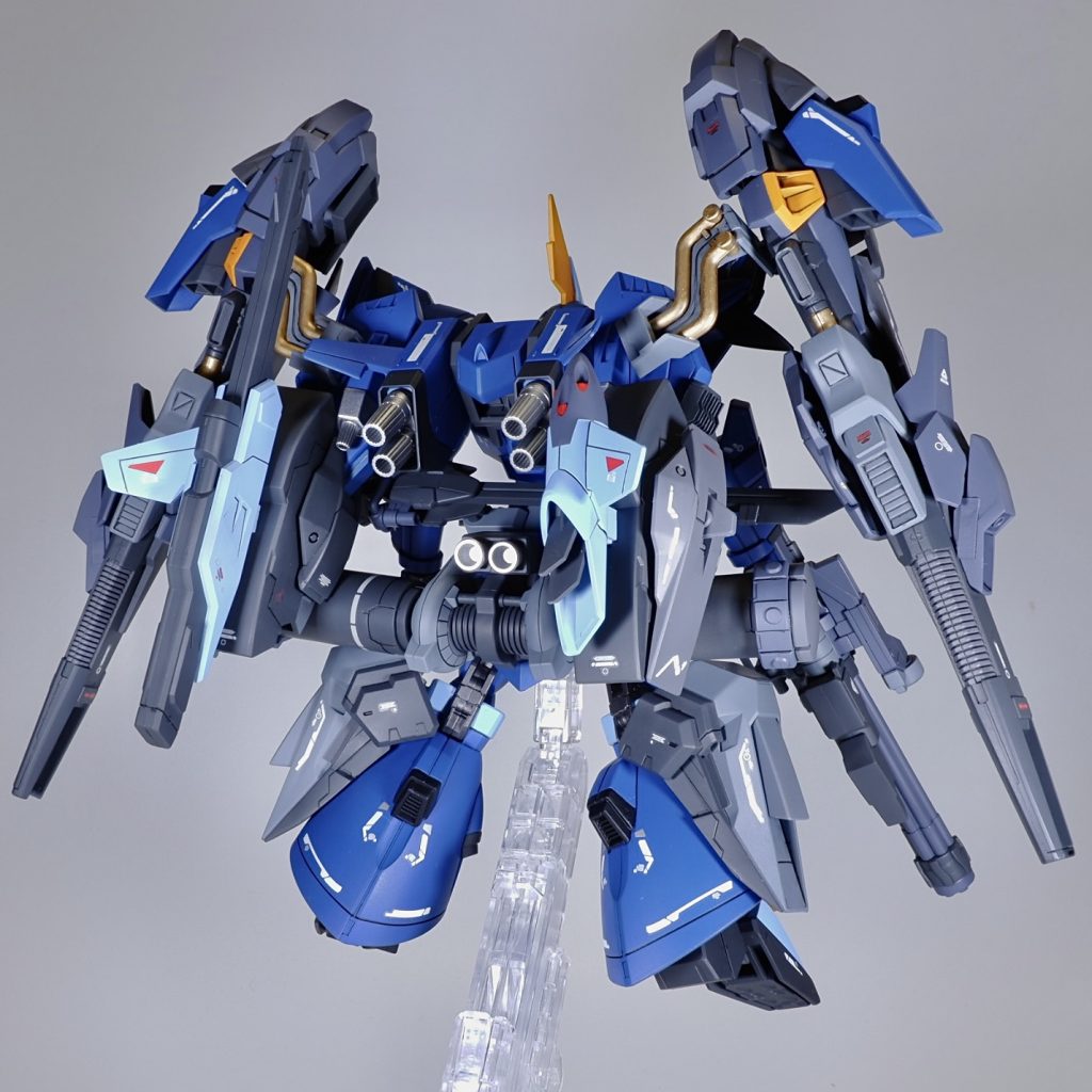 追加した武装は脚部に増設スラスター、腰裏にプロペラントタンクとレーザー重斬刀、バックパックにアレンジした大型エネルギー砲を装備させました！↓武装紹介やポージング