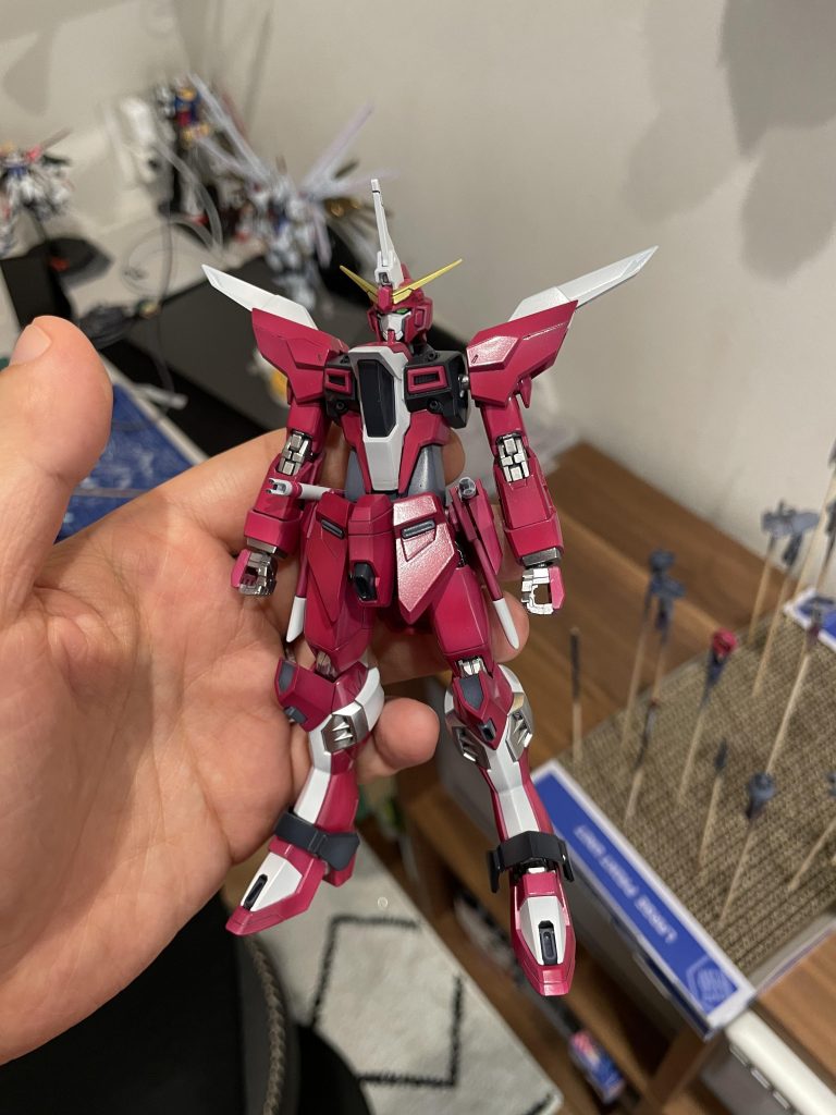 ジャスティスの赤でもないピンクでもないなんとも言えない外装色を調色するのが難し買ったです。