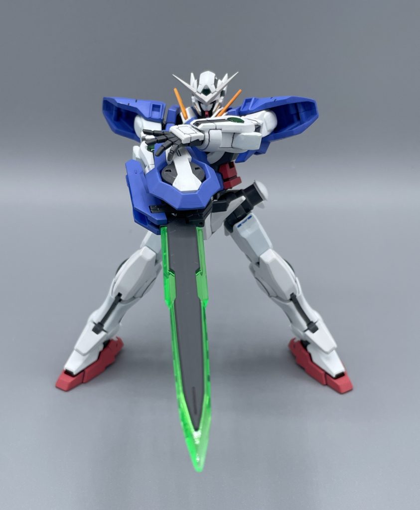 貴方の幸せは…何処にあるのでしょう…　リペアⅡの太陽炉は、安全装置を解除することが出来るようになっています。Oガンダムとの決着に向けて、GN粒子を最大開放する刹那。　エクシアの背後には、これまで見たこともないほどの勢いで放出されるGN粒子が美しく輝きます。　対するリボンズも、ビームサーベルを両手持ちすることで、ビーム刃の出力を最大化して決着の時を待ちます。　　一瞬の静寂。先に動いたのは刹那。互いの刃が交差する、その結果は…！ 　本当に、OO二期のラストを飾るに相応しい大立ち回り。一期から見てくると、刹那の強さが誇らしくも悲しくも思えて、儚くも永久のカナシ。OOは大好きな作品で、初見さんにオススメするなら絶対OOです。本命はSEEDですが(笑)　そんな大好きなアニメの最後を最高に盛り上げてくれたリペアⅡを、好きにならないハズがありません。むしろ、一期のエクシアよりも洗練されたデザインで好きです。　ガンダムエクシアには様々な派生機が登場していますが、皆さんは、どのエクシアが好きですか？？　私はリペアⅡとリペアⅢが好きですねー！　良かったら、コメント欄で教えて下さい！(^^♪　最後までご覧いただき、ありがとうございました！！(*^▽^*) 