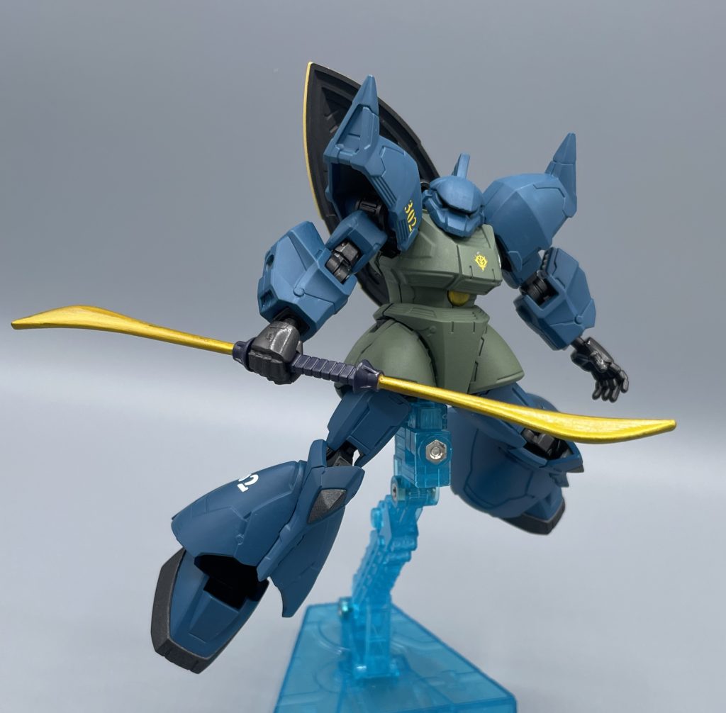 ビームナギナタ　シャア専用ゲルググに貸してもらいました。ナギナタって私は触ったことがないので分からないのですが・・・。取り回しメチャクチャ難しそうだと思うのですが、どうなんでしょう・・・？実戦だと、めっちゃ強いのかなー？