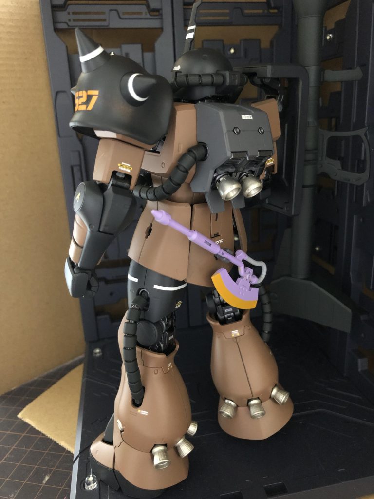 バックショット！ヒートホークの紫色が意外と良い感じ