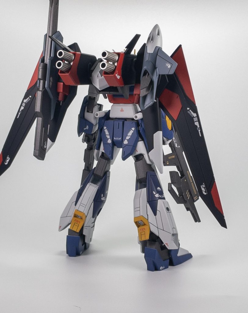 背面ストライカーはゲルググメナースのバックパックがかっこ良すぎたので全体的にエールストライカーをモチーフとしたカラーリングで仕上げました。このバックパックほんまに格好いい…