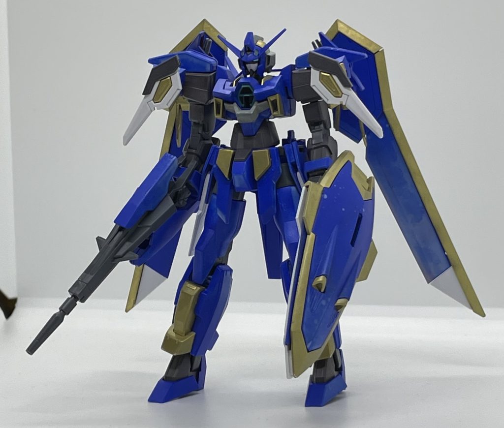 AGE2のウィングをイモジャのウィングに変更。ビームブーメランを肩に付けてます。シールドは手持ちできるように弄りました。持ち手は収納可能です。