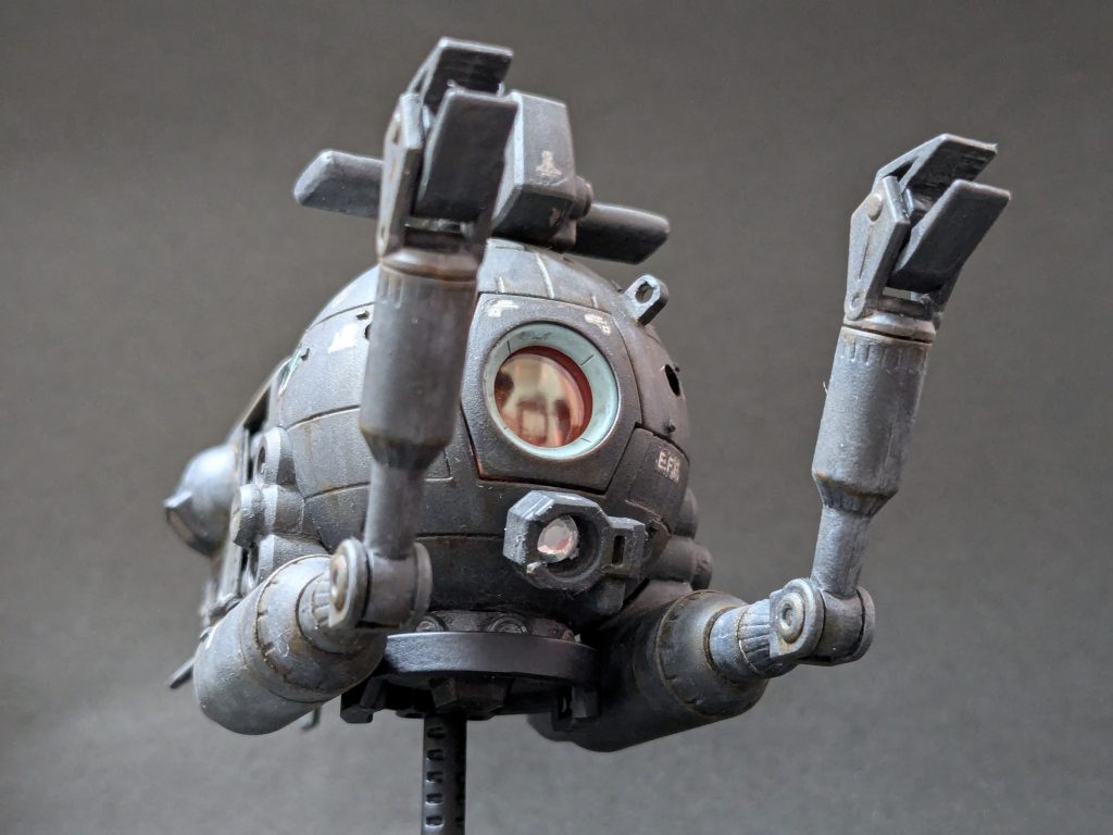 カラーリングは潔く真っ黒にしてウェザリング。サルベージとかもやらされる前提でサーチライトも付けてます。