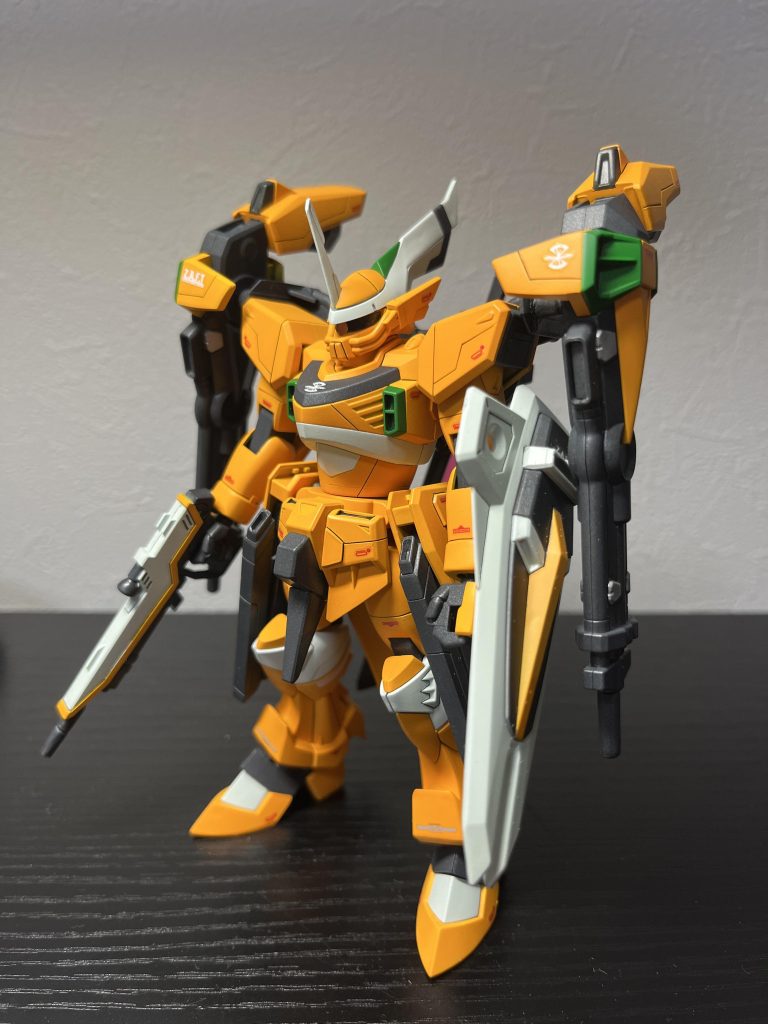 ビームライフル、シールド、腰部レール砲は旧HGフリーダムより拝借。