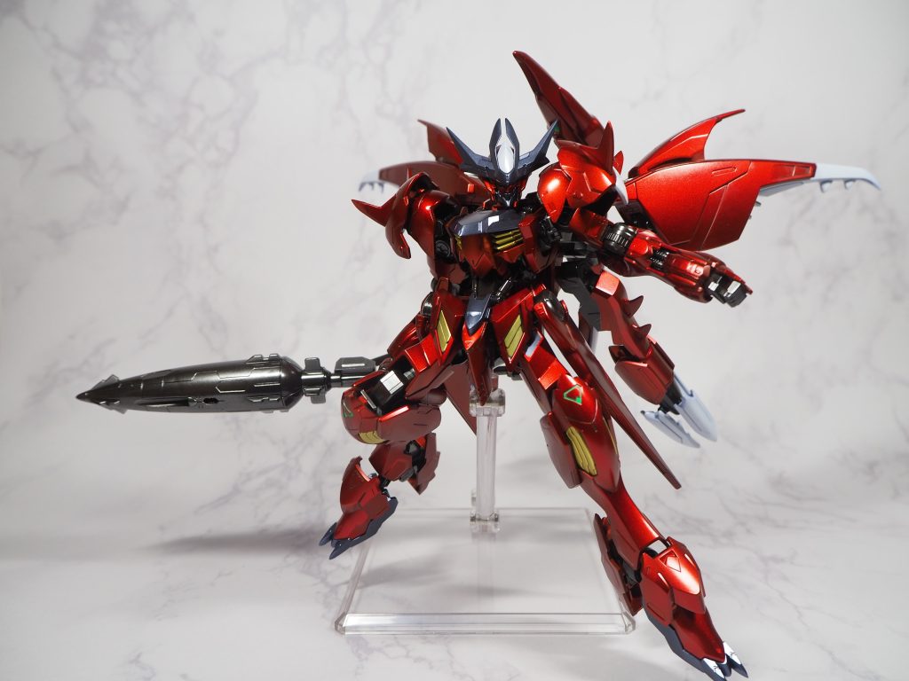 あるあるですが、メタリックキャンディで全体を塗装しました。元々バルバトスルプスのスタイリングが良いので、そのままでプロポーションは良いです。