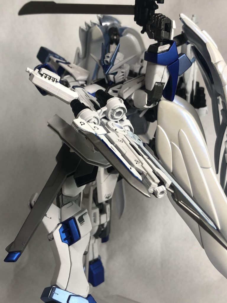 カレトヴルッフは飛行ユニットだけではなく武器としても使用可能。