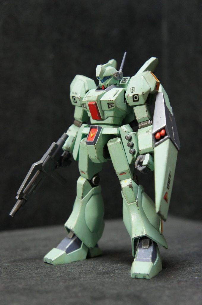 こちらは逆シャアのノーマルジェガン。時代で肩スラスターとかバックパックとかに違いがあるようです。