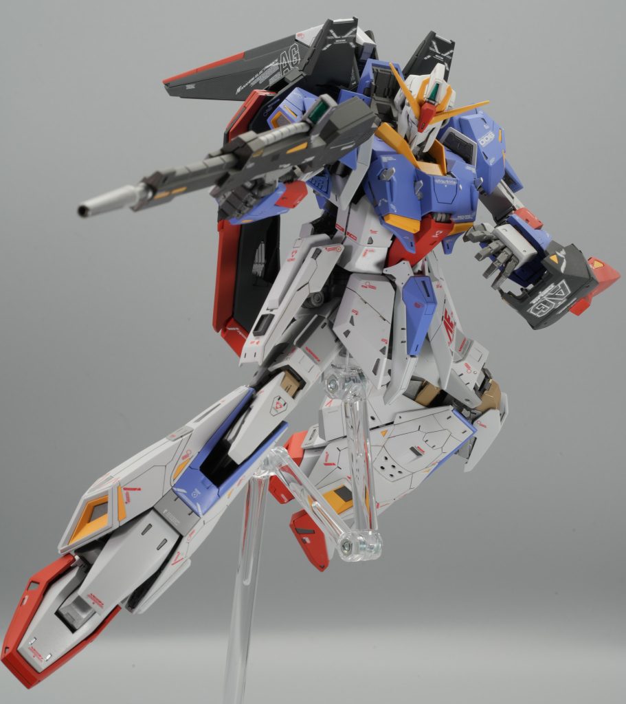 パッケージのポーズも楽々。